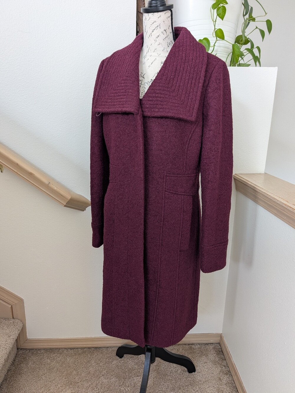 NWOT Kenneth Cole Women's Boucle Wool Coat With Wing Collar - Burgundy, Medium